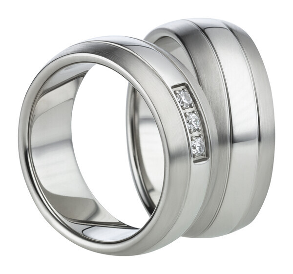 Trauringe aus Titan mit Zirkonia