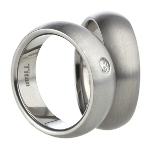 Trauringe aus Titan mit Zirkonia