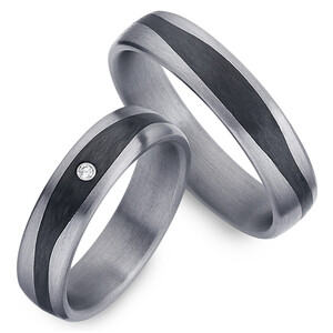 Trauringe aus Tantal & Carbon mit Diamant