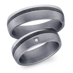 Trauringe aus Tantal & Carbon mit Diamant