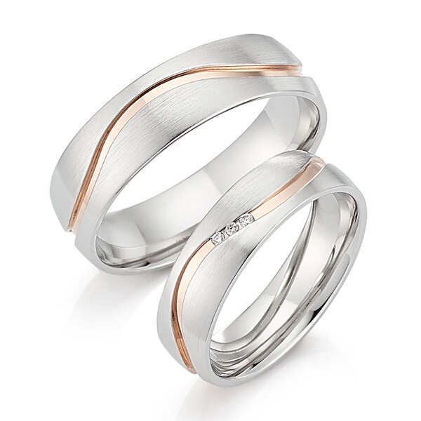 Trauringe aus Silber mit Diamant