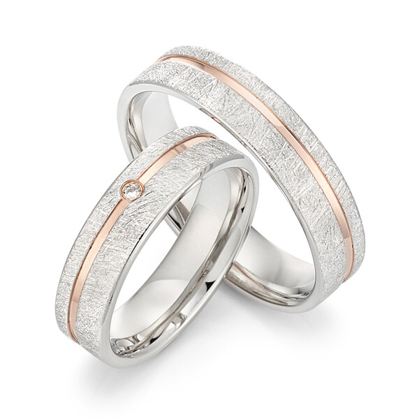 Trauringe aus Silber mit Diamant