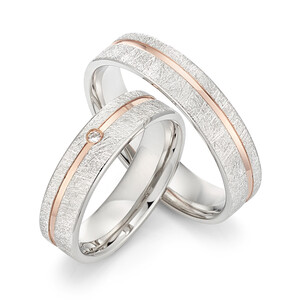 Trauringe aus Silber mit Diamant