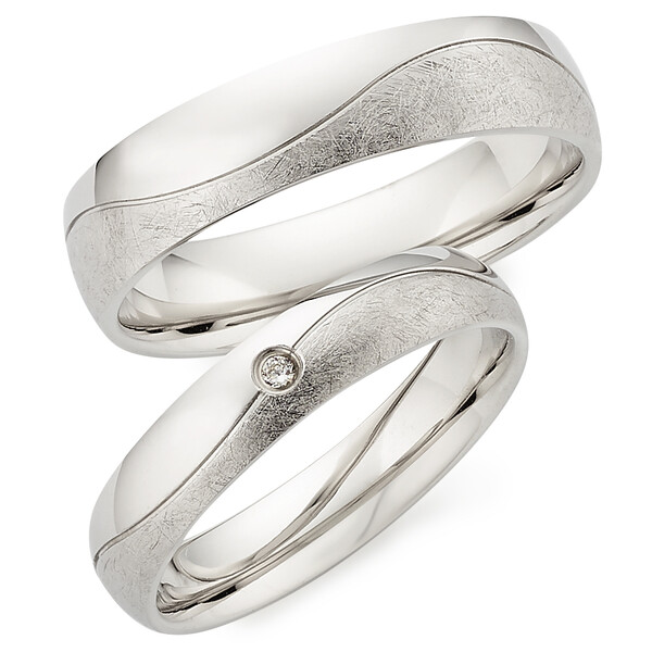 Trauringe aus Silber mit Diamant