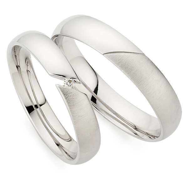 Trauringe aus Silber mit Diamant