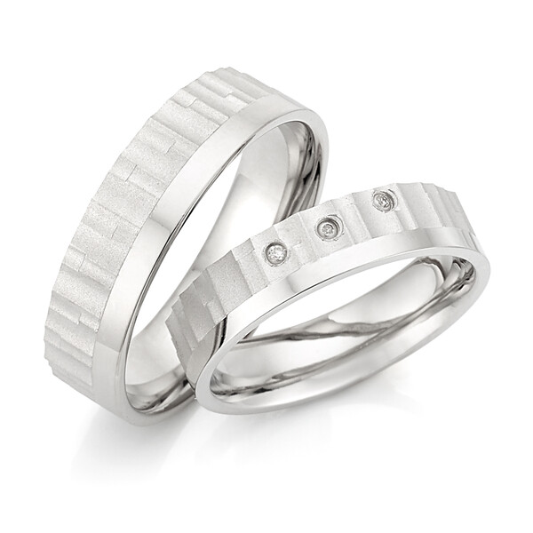 Trauringe aus Silber mit Diamant