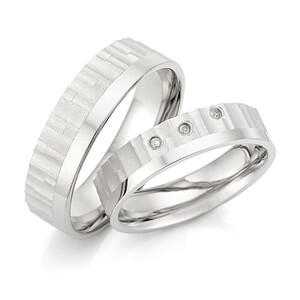Trauringe aus Silber mit Diamant