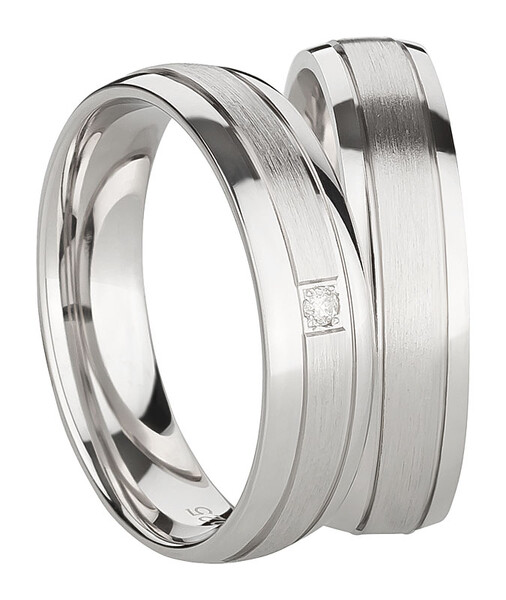 Trauringe aus Silber mit Diamant
