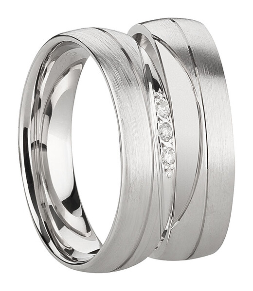 Trauringe aus Silber mit Diamant